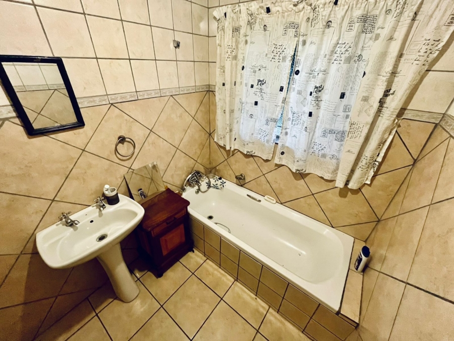 3 Bedroom Property for Sale in Geelhoutpark North West